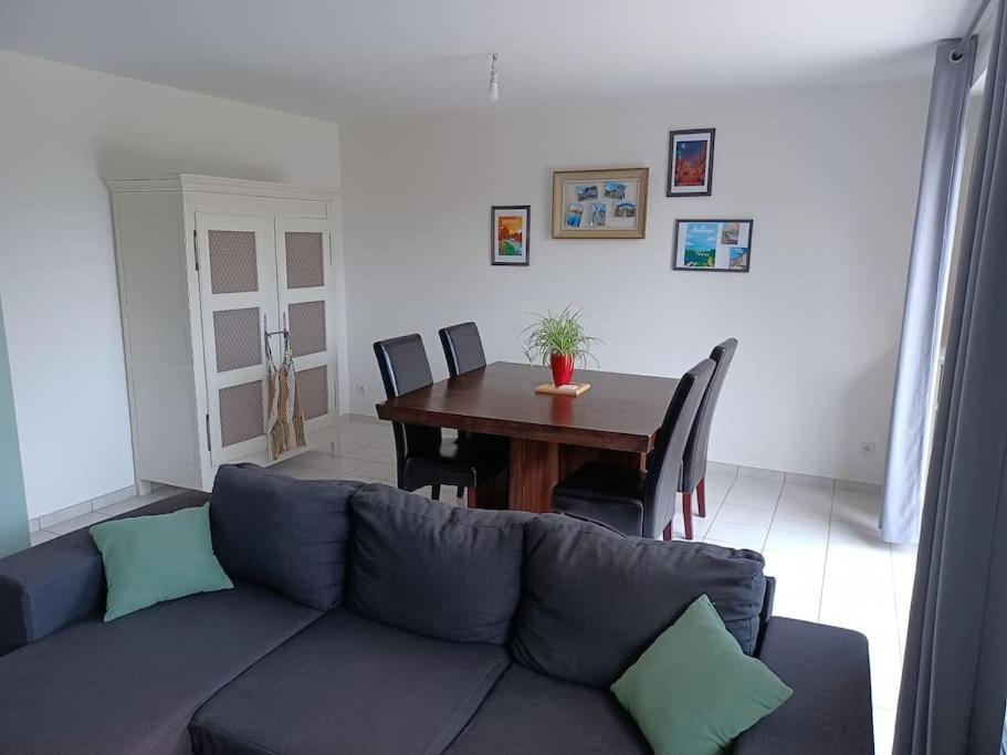Maison Chaleureuse, Pour Famille, Amis, Ouvriers... Holiday home Chateau-Gontier